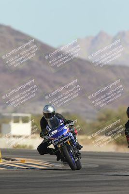 media/Oct-30-2025-Racers Edge (Thu) [[dabbdaf680]]/3-B Group/Session 2 (Turn 14)/